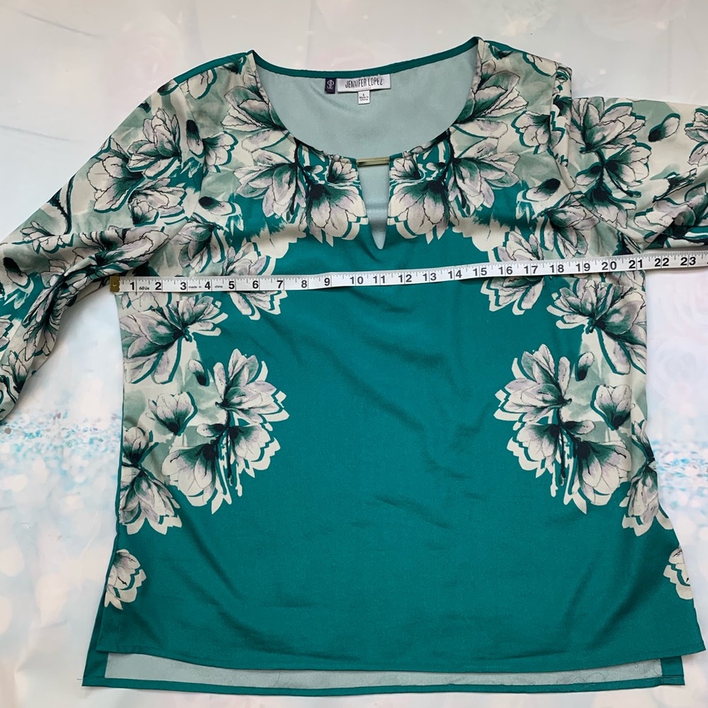 Jennifer Lopez green emerald  floral blouse - Picture 6 of 8